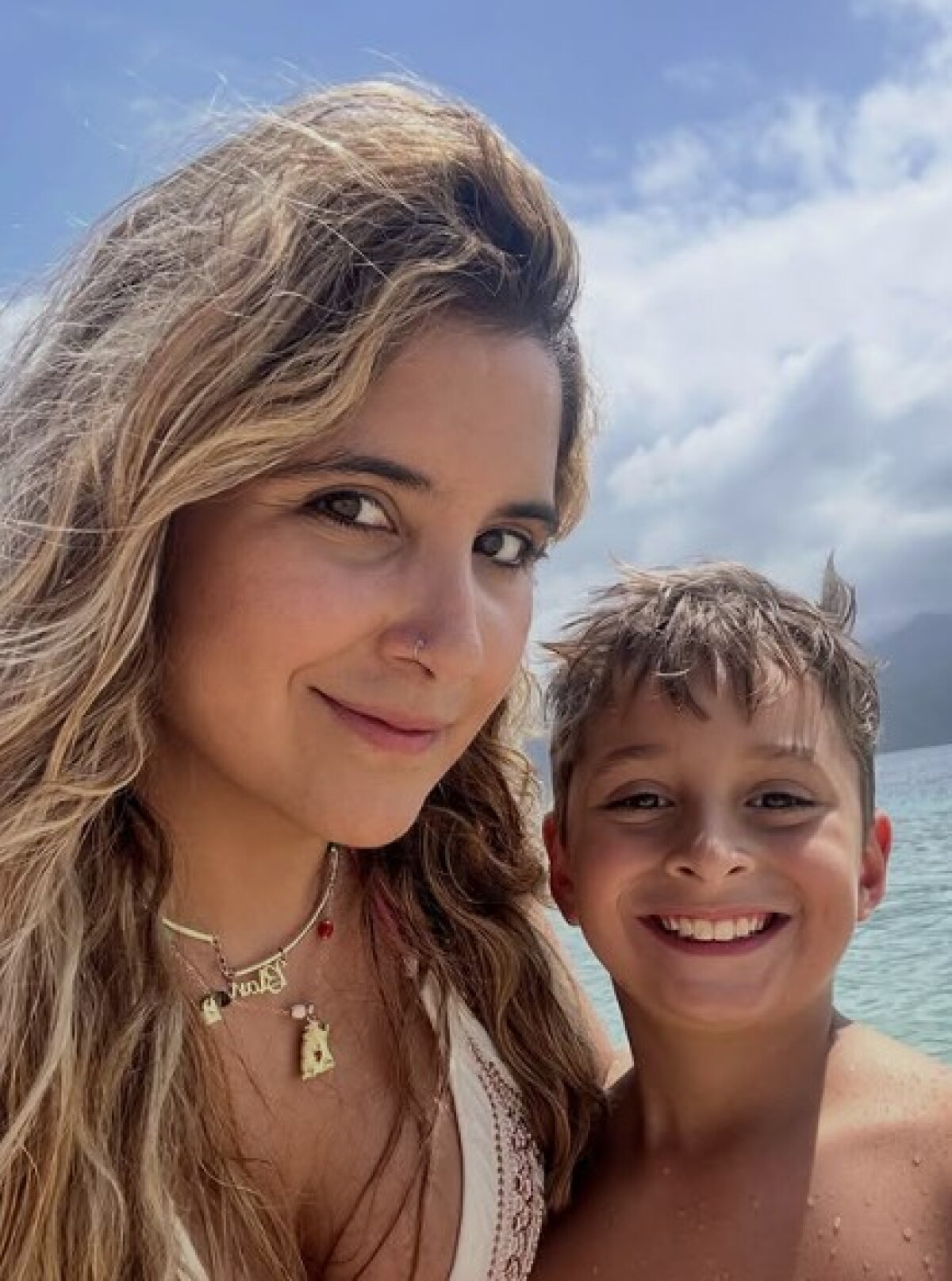 Lucas Gámez junto a su madre Blanca Martínez.
