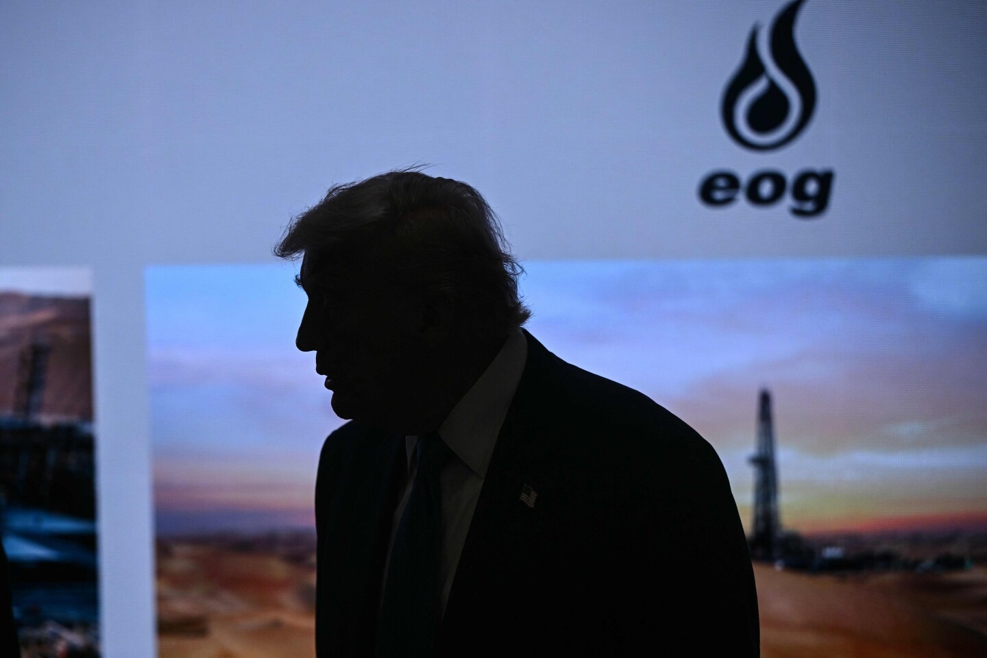 El presidente de Estados Unidos, Donald Trump, asiste a un foro empresarial en el Ritz Carlton de Abu Dabi.