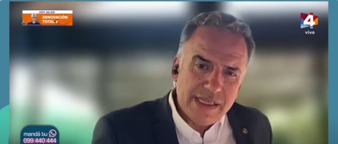 El presidente Yamandú Orsi en diálogo telefónico con