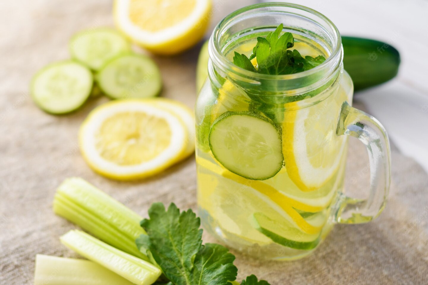 limón y apio