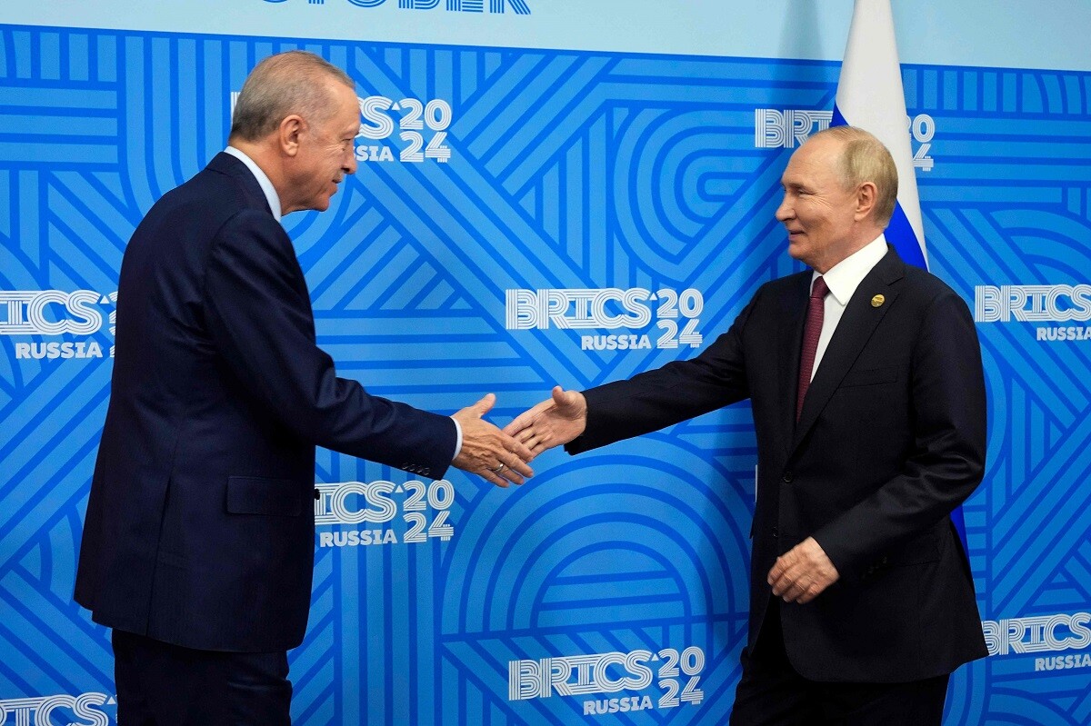 El presidente Vladimir Putin, se reúne con su par de Turquía, Recep Tayyip Erdogan, al margen de los BRICS.