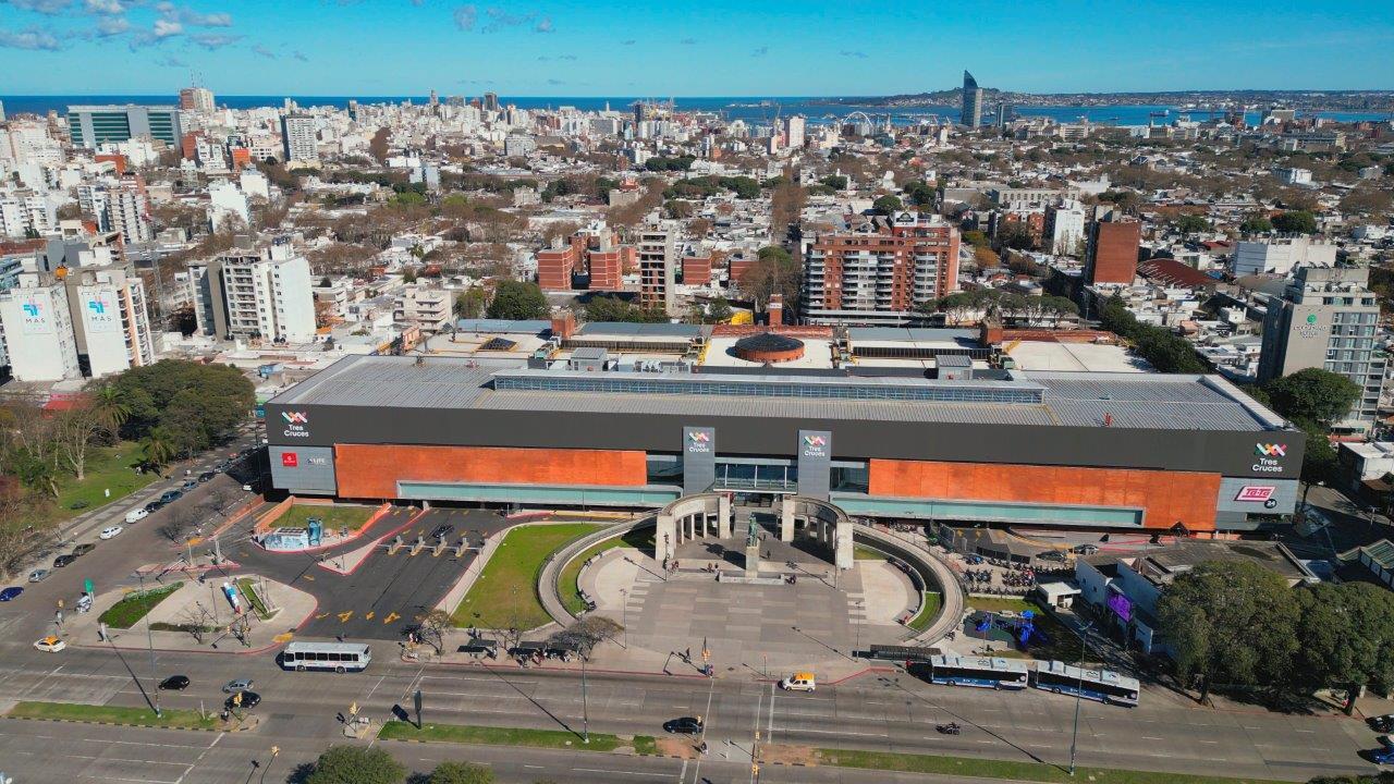 Foto Tres Cruces Shopping.jpg