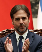 Lacalle Pou en China. Foto: Florence Lo/AFP