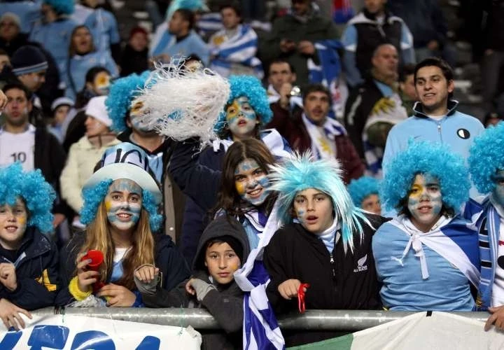 HINCHAS,URUGUAY 20110720 720x500