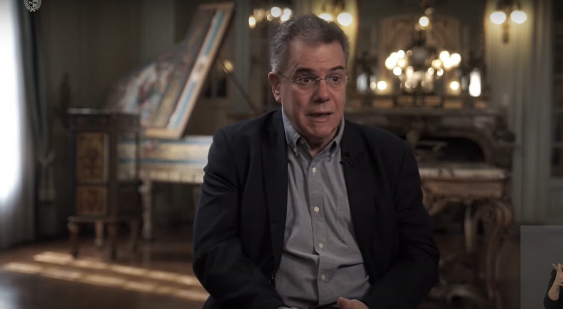 Gerardo Caetano en el documental publicado por Presidencia por el Bicentenario de la Declaratoria de la Independencia.