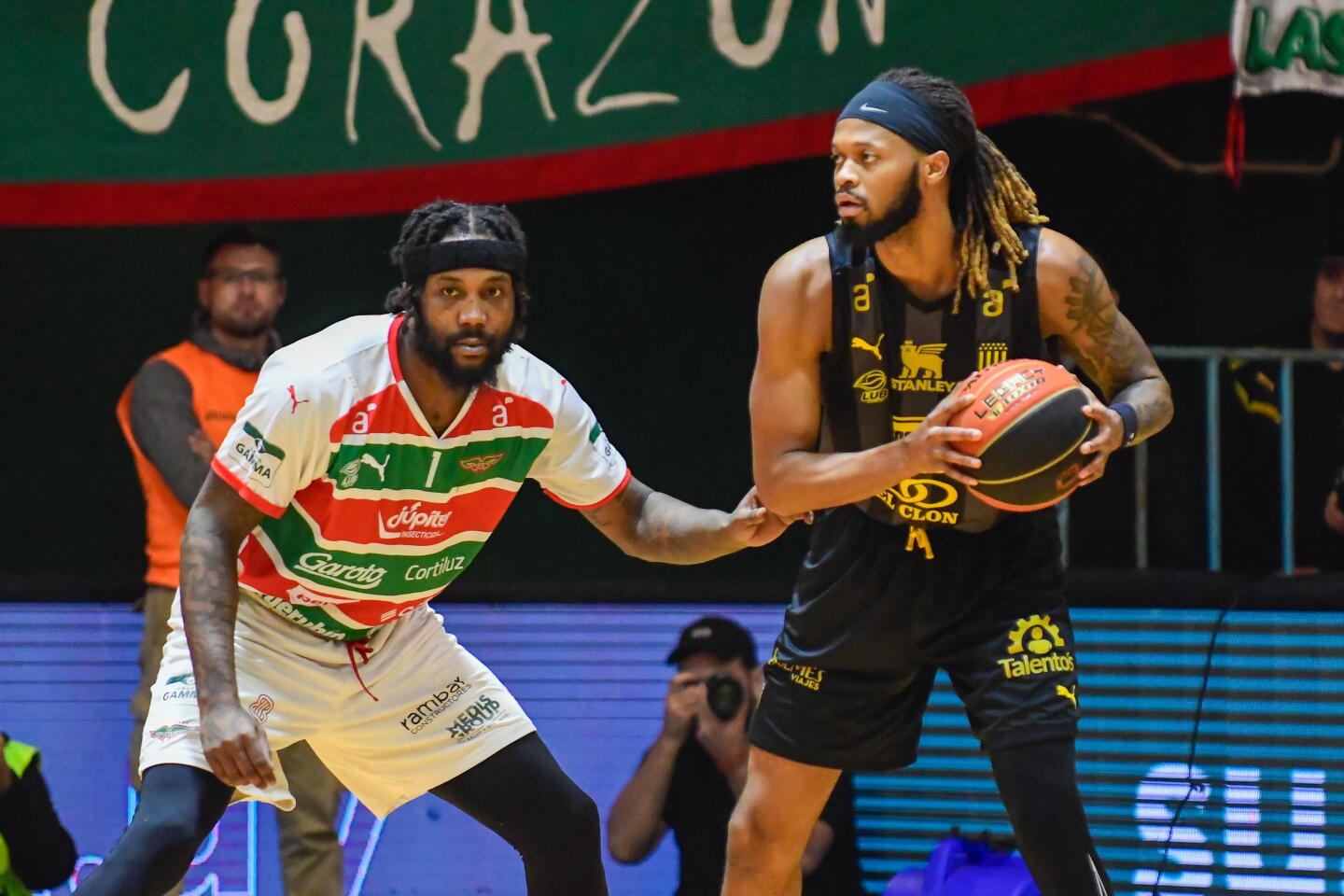 Victor Rudd Peñarol vs. Aguada al Antel Arena por la quinta final de la Liga ...