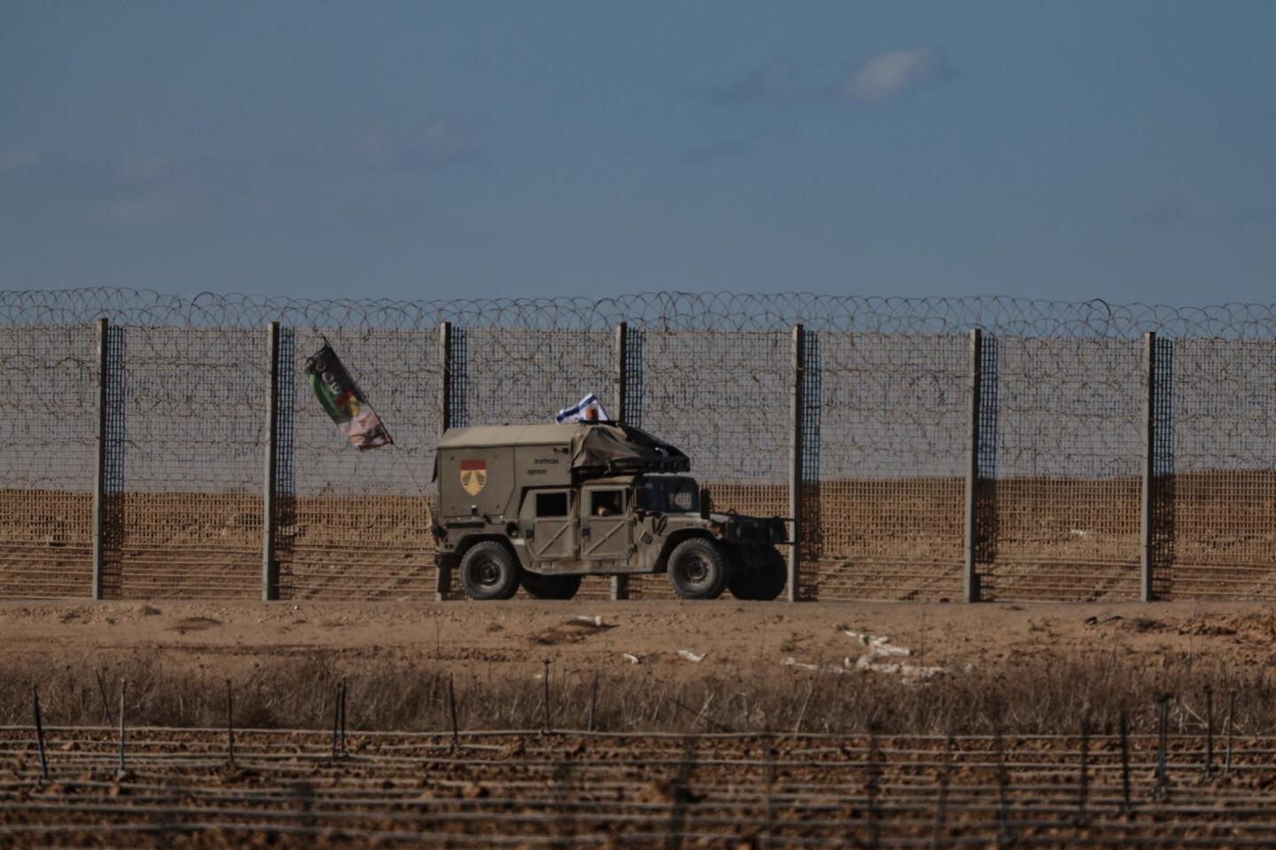 Patrullas israelíes a lo largo de la frontera con Gaza