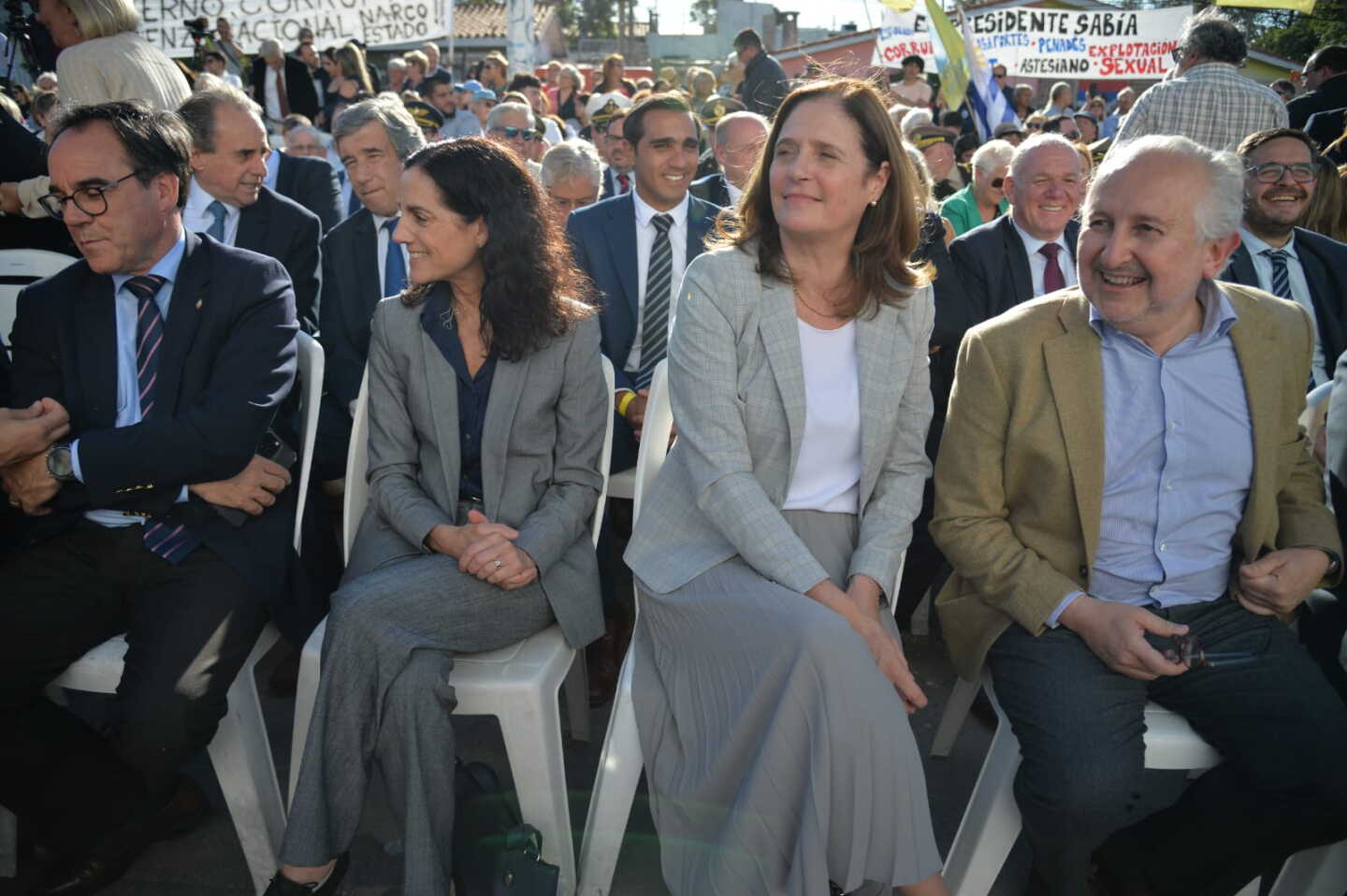 Robert Bouvier, Azucena Arbeleche, Elisa Facio y Pablo da Silveira en la inauguración del Hospital del Cerro