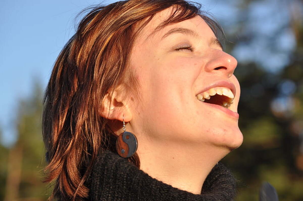 ¿Qué es el síndrome del corazón feliz? La ciencia explica cómo una emoción intensa puede impactar en el corazón