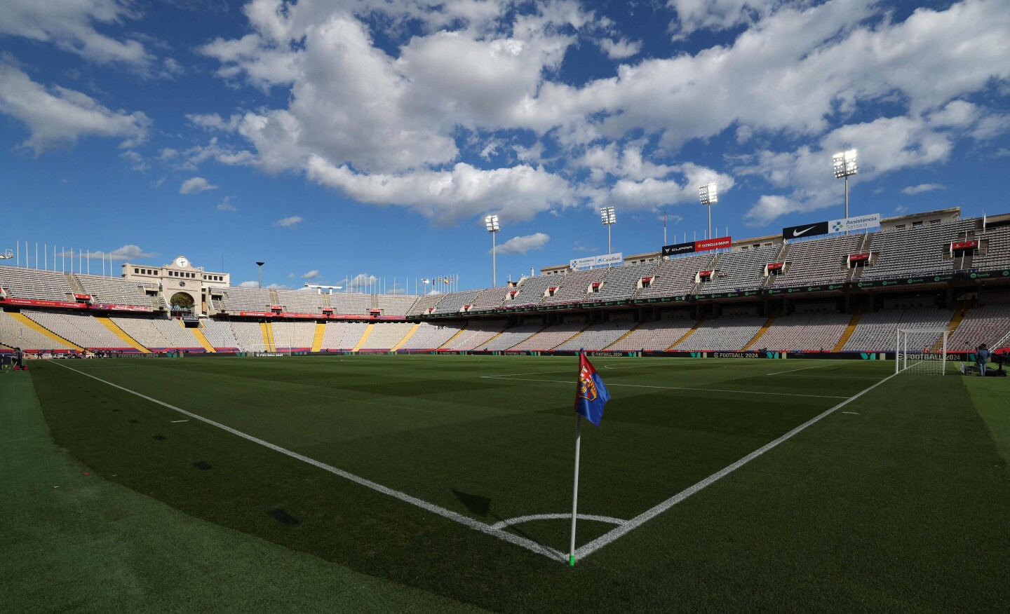 Barcelona recibe a Real Madrid en el Estadio Olímpico Lluís Companys.