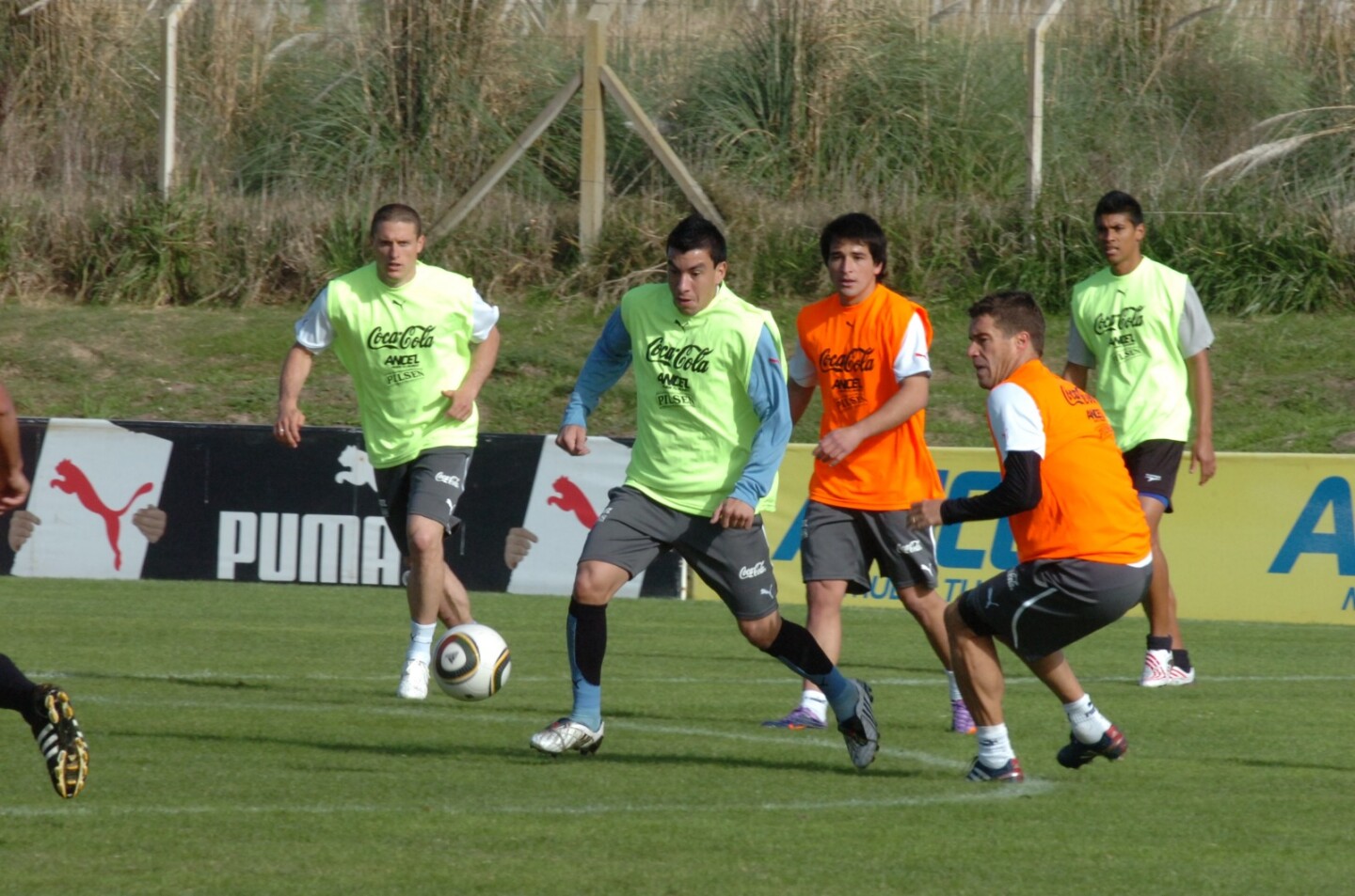 El Japo Rodríguez entrenando con la selección uruguaya, junto a Lodeiro, Scotti y el Ruso Pérez.