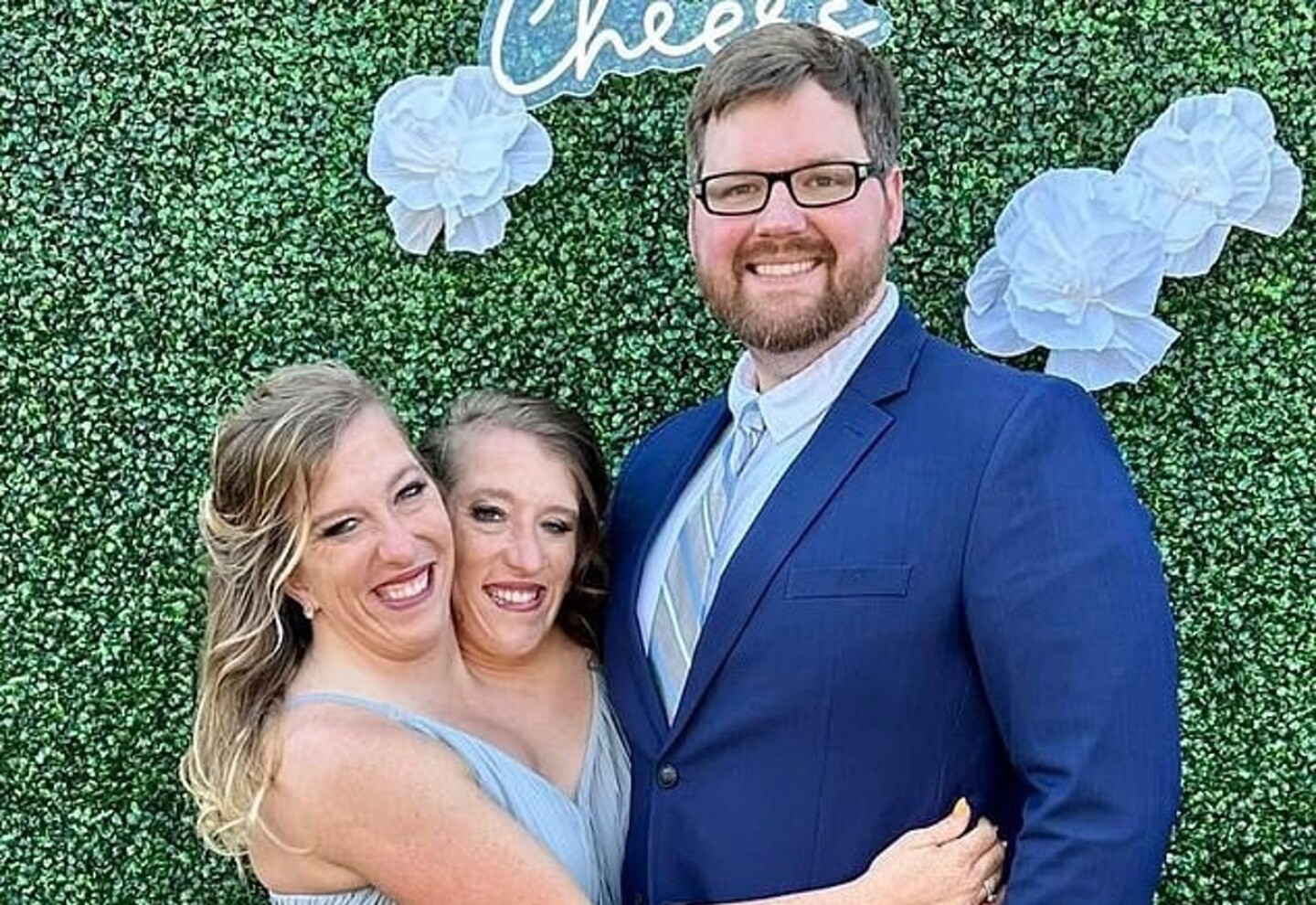 Abby Hensel, una de las famosas gemelas siamesas, se casó en secreto: las  imágenes de la boda - EL PAÍS Uruguay