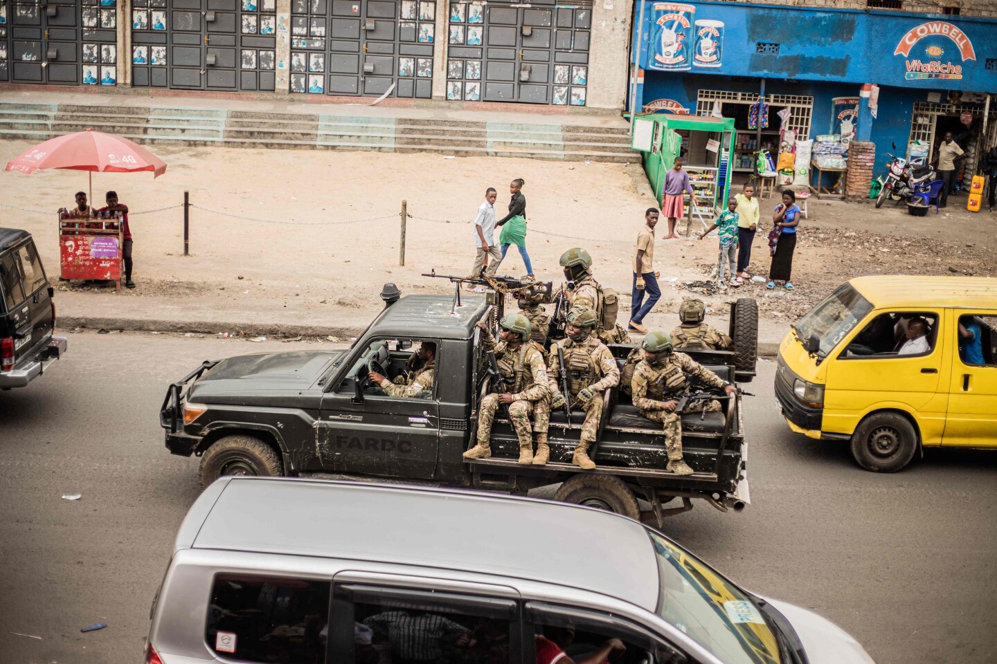 Una camioneta de las Fuerzas Armadas de la República Democrática del Congo (FARDC) patrulla en Goma.