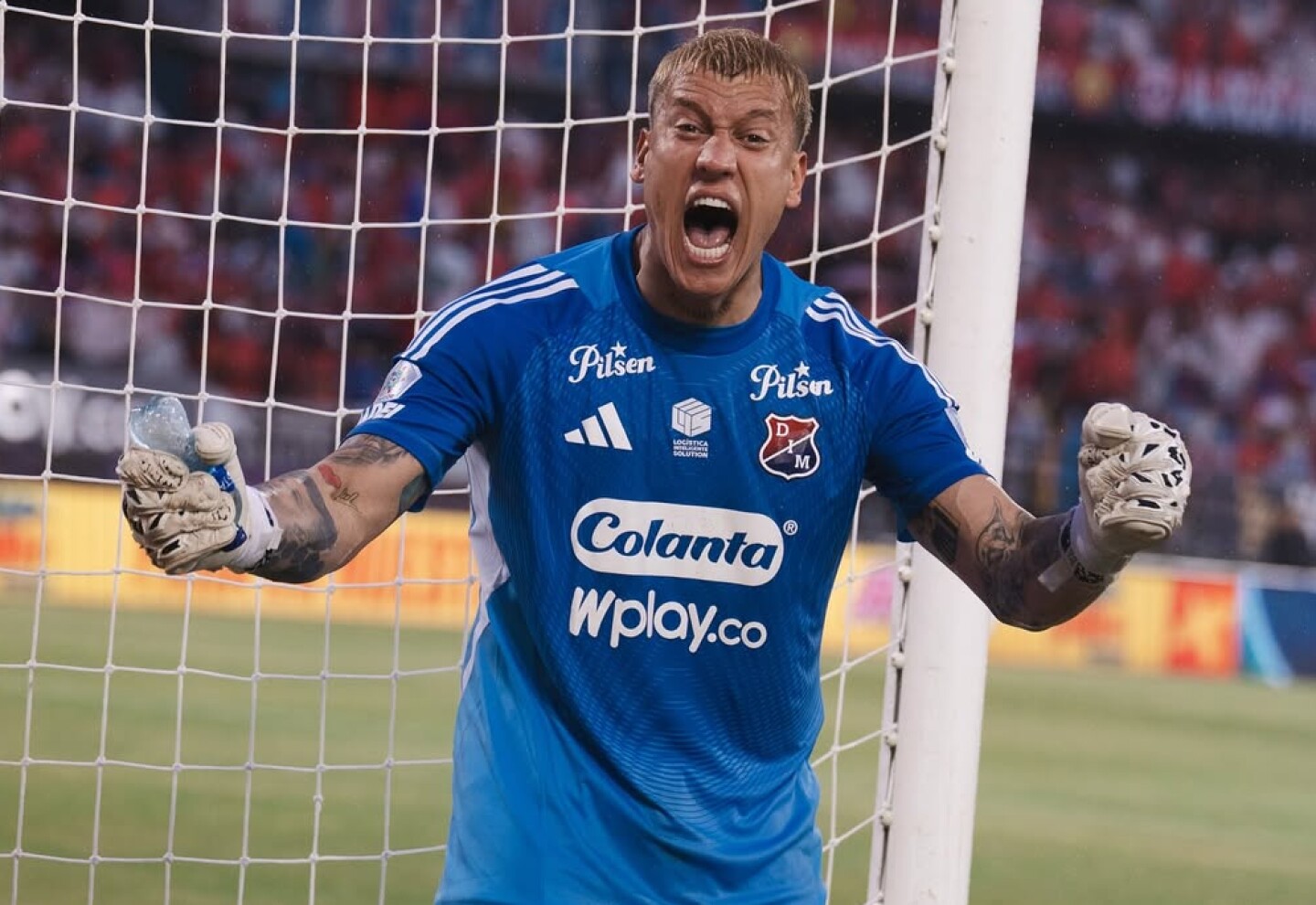 Washington Aguerre celebrando con Deportivo Independiente Medellín.