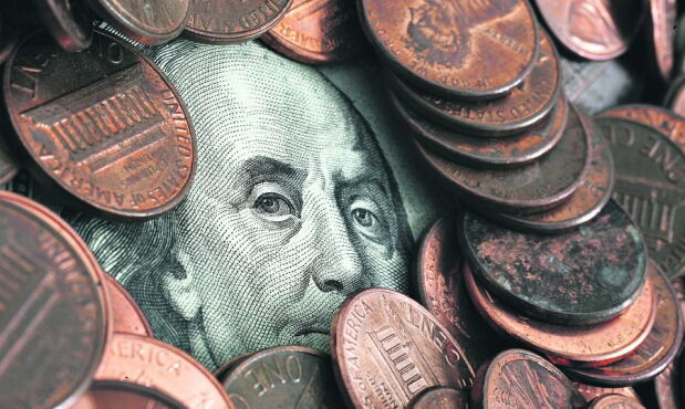 Bancos debieron vender dólares para hacerse de pesos. Foto: Archivo.