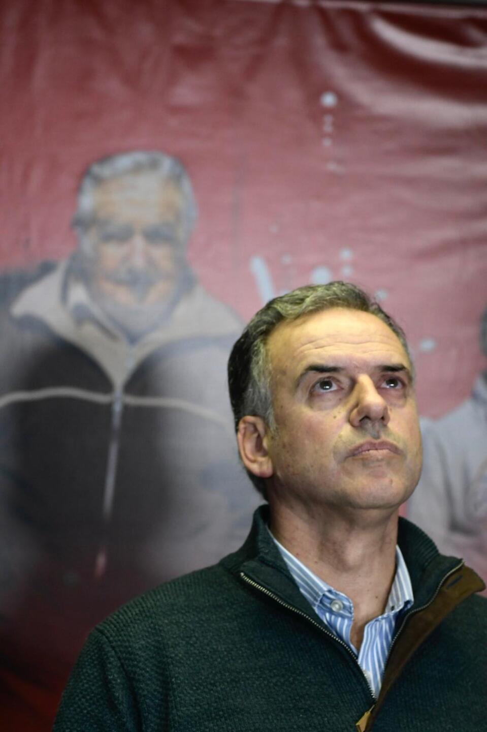 Yamandú Orsi en la conferencia de prensa en la que José Mujica anunció que tiene un tumor en el esófago.