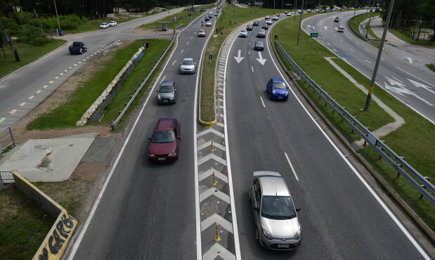 Tránsito en la ruta Interbalnearia, sobre el peaje de Pando
