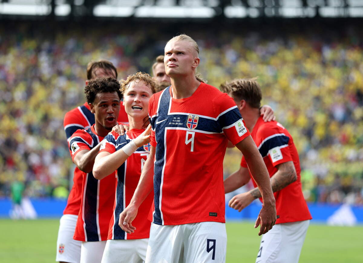 Erling Haaland festeja uno de sus goles para Noruega ante Brasil en el Mundial 2026.