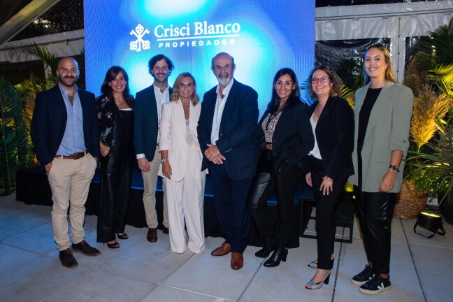 Luis Ignacio Crisci, Magalí Benhayon, Franco Crisci, Inés Paullier, Luis Crisci, Gray Godoy, Dyan Raymond, Katherin Sviridenko.