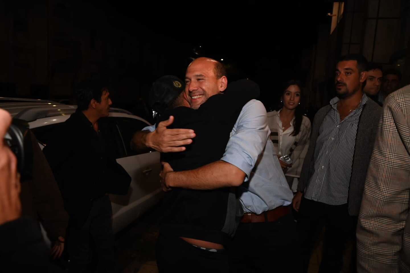 Martín Lema saluda militantes