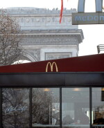 McDonald's. Es una de las empresas que tiene presencia en la capital francesa.