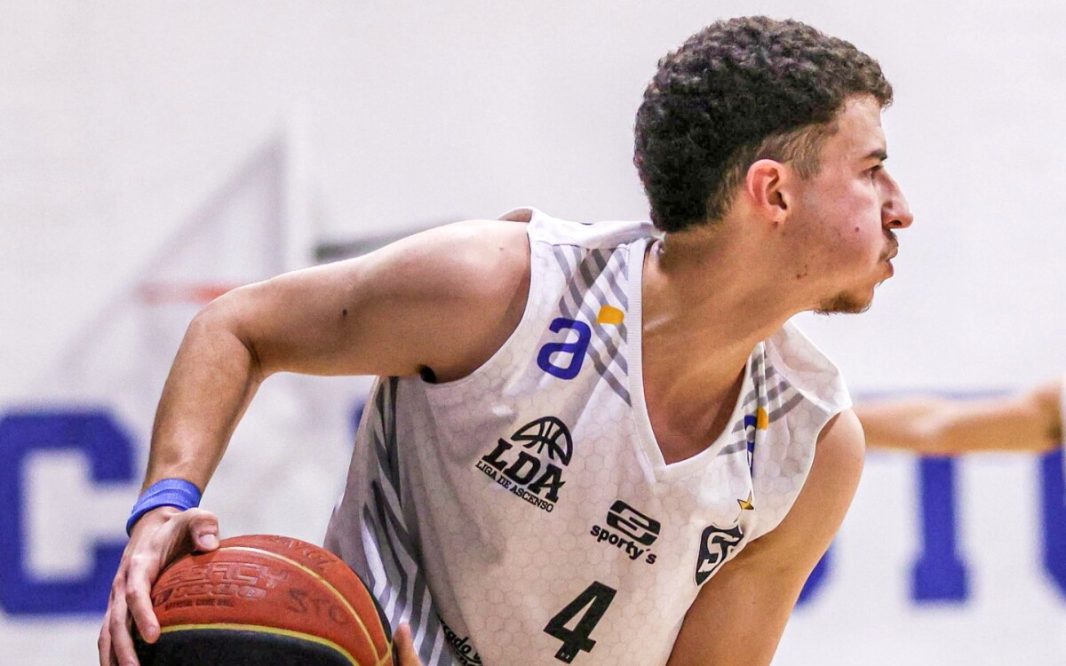 Bruno Massoni, jugador de Stockolmo, en la Liga de Ascenso de Básquetbol.