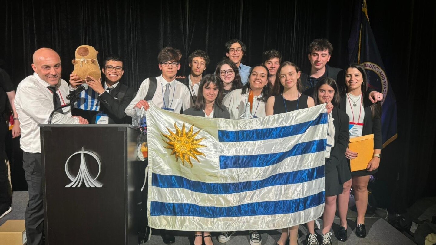 Estudiantes uruguayos en la International Space Settlement Design Competition de la NASA.