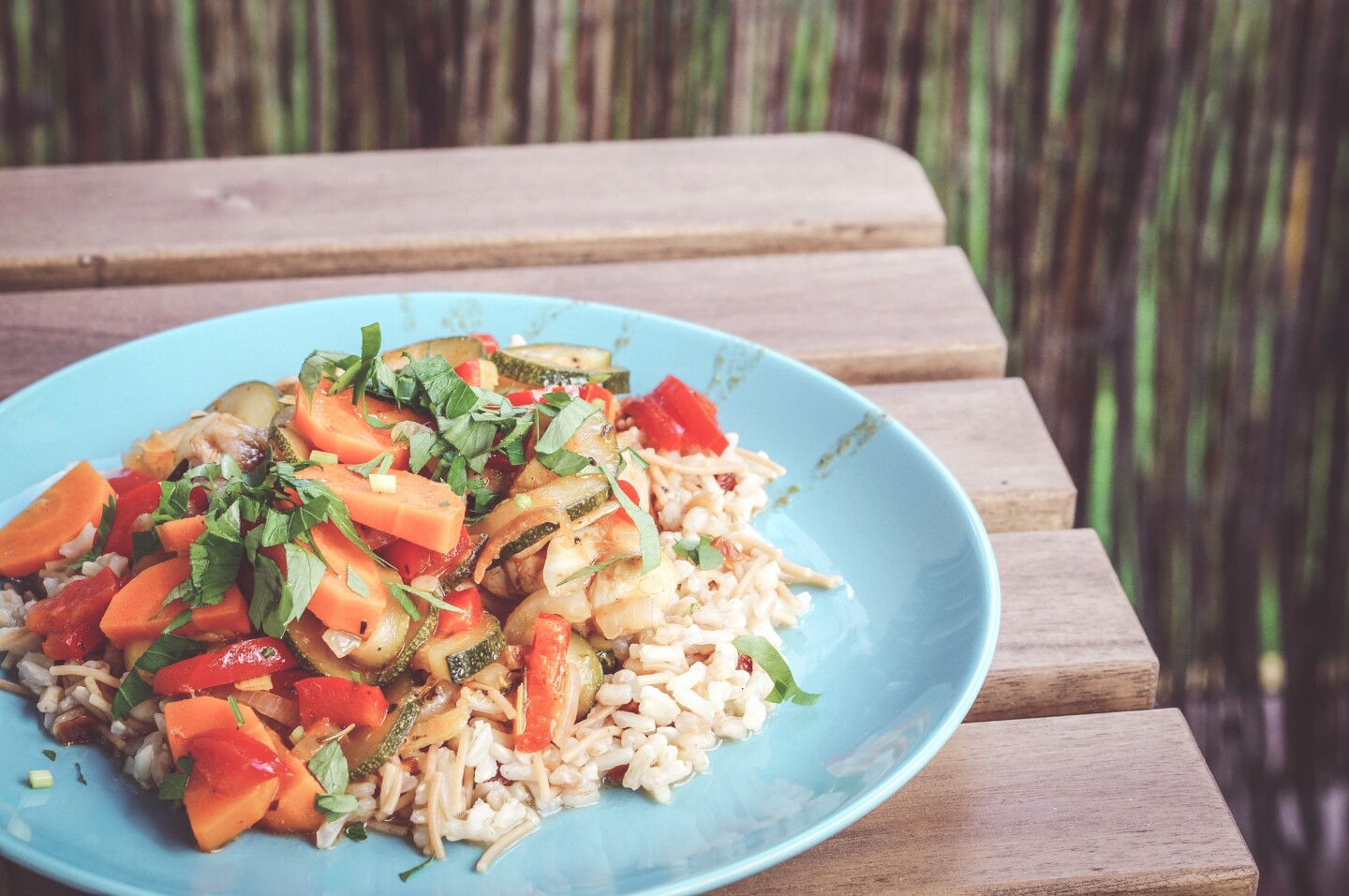 Ensalada con arroz integral.
