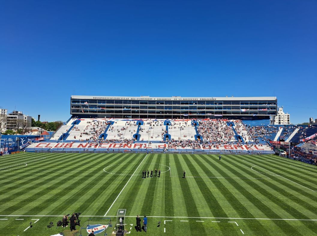 El Gran Parque Central espera por el clásico entre Nacional y Peñarol.