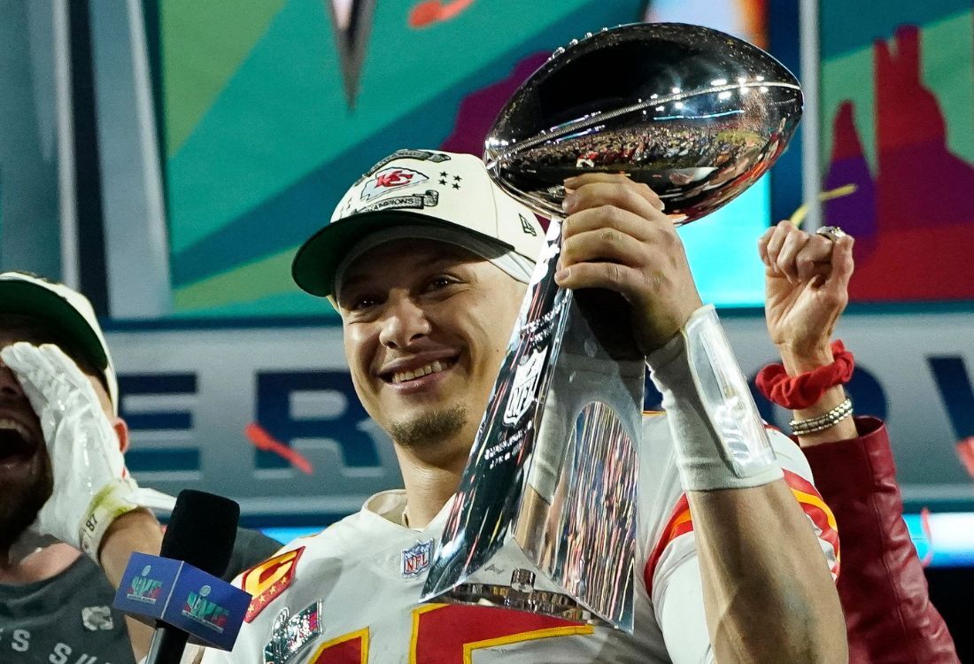 Patrick Mahomes celebra el Super Bowl.