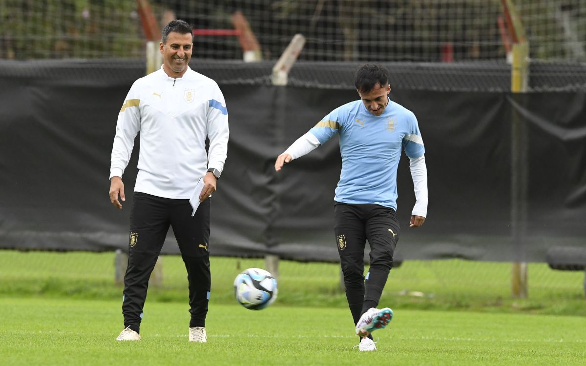 Franco González y Marcelo Broli en el entrenamiento de la Sub 20 de Uruguay en el Mundial.