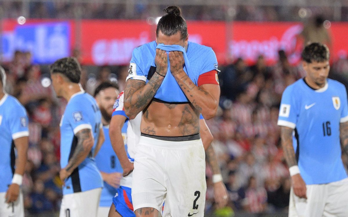 El lamento de José María Giménez en el partido entre Uruguay y Paraguay por Eliminatorias.