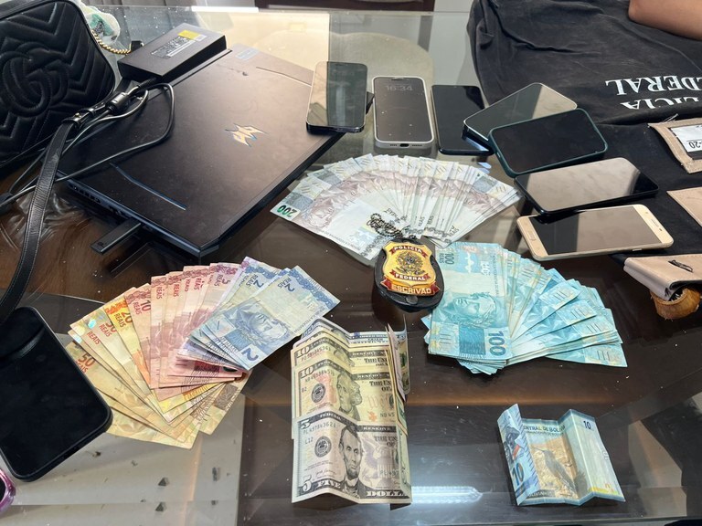 Dinero incautado en el operativo de captura de Diego Marset Alba.