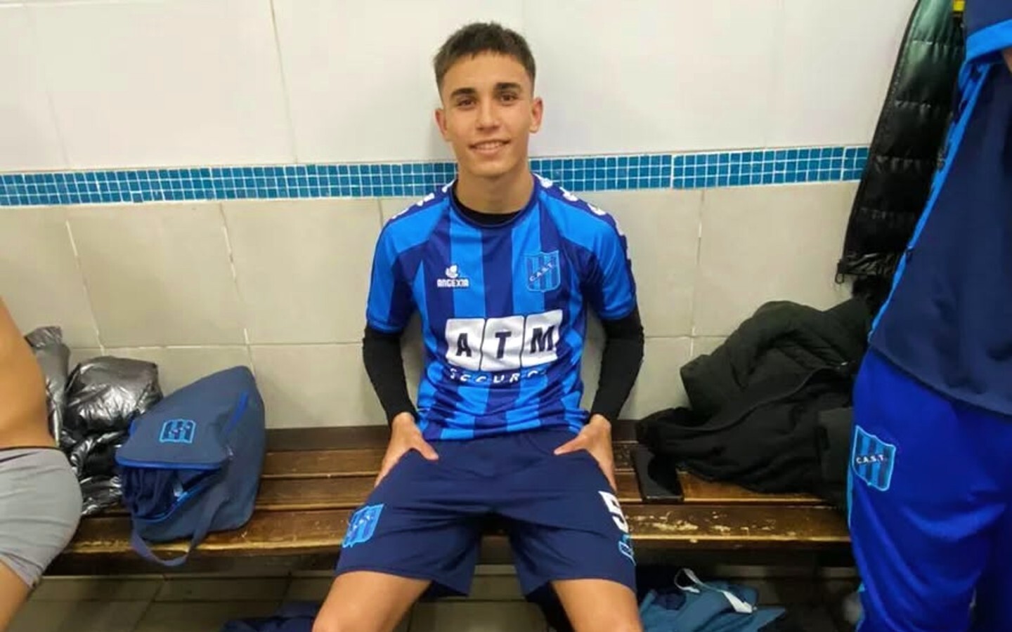 El futbolista juvenil de San Telmo, Camilo Nuin, falleció mientras lo operaban de una lesión en la rodilla.