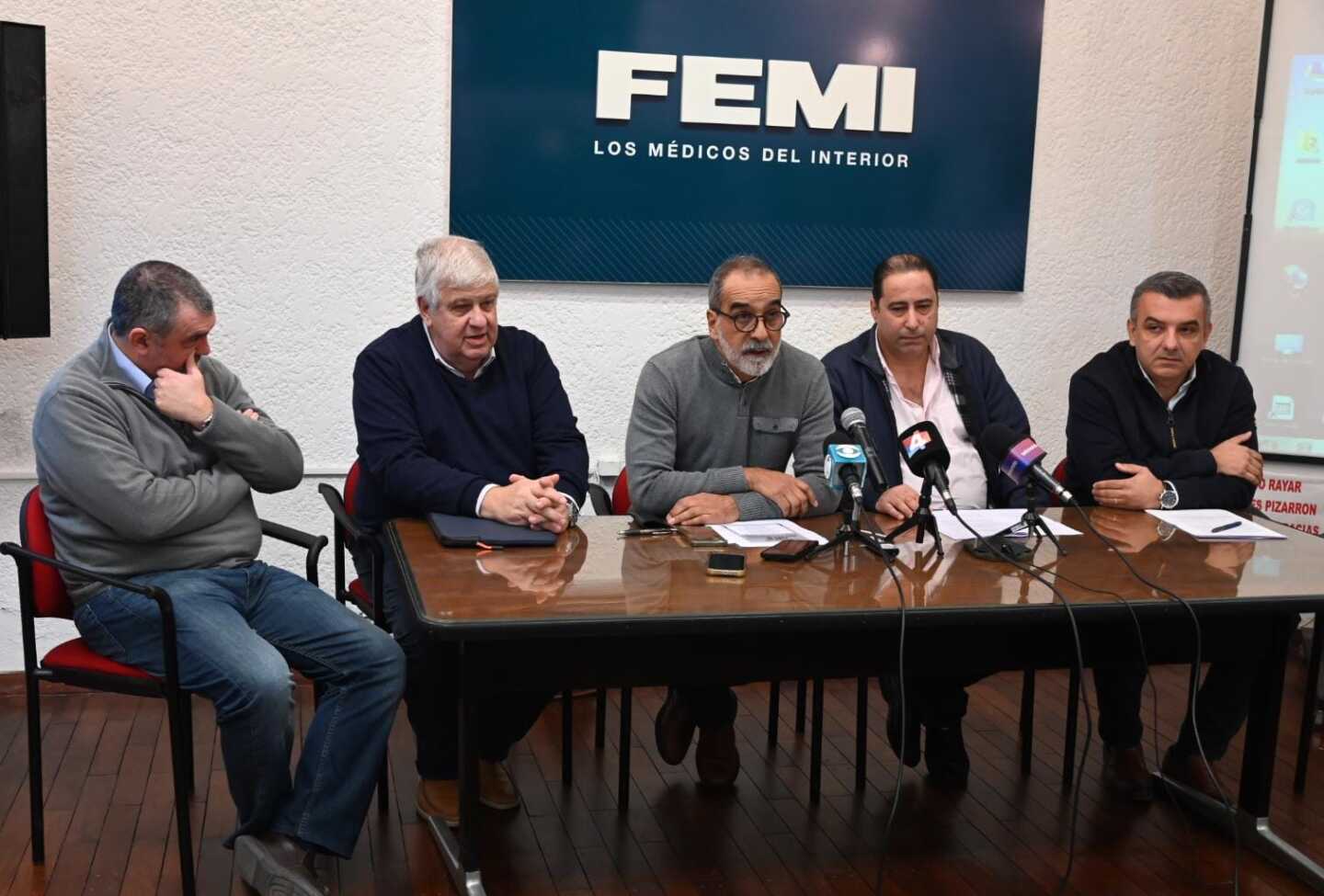 Conferencia de prensa de las tres gremiales médicas, en la sede de Femi, este lunes al mediodía.