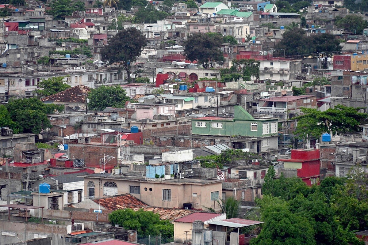 Vista de Santiago de Cuba a la espera del arribo del huracán Melissa.
