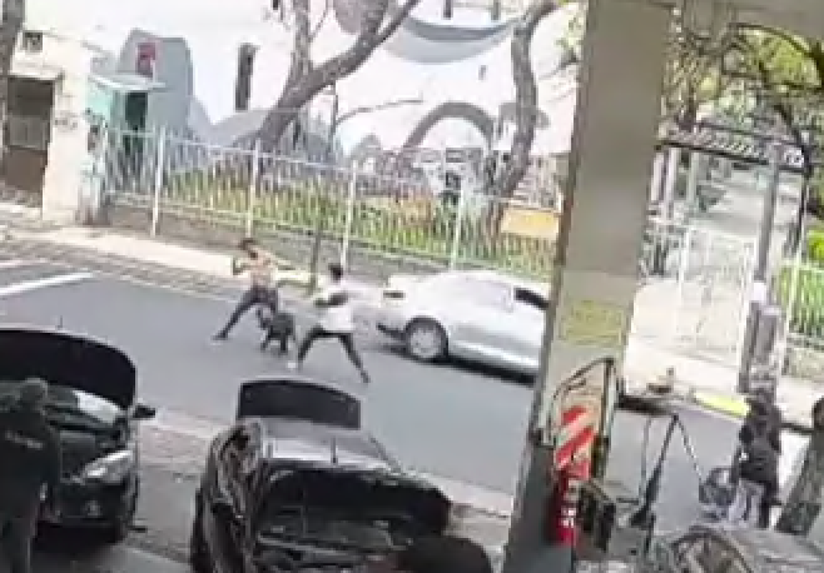Argentina: asesinó a un hombre de un corte en el cuello frente a varias personas y sigue prófugo