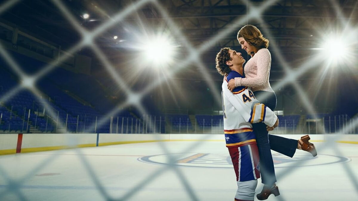 La pareja protagónica de "Off Campus".