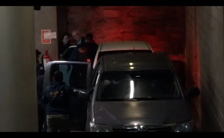 De "la tranquilidad de la inocencia" al traslado bajo insultos: la imputación de Gustavo Penadés