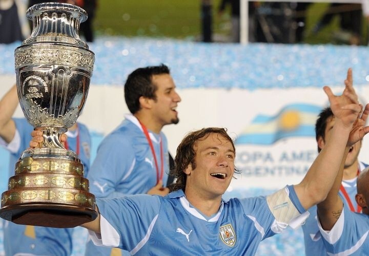 Diego Lugano en la consagración de Uruguay en la Copa América 2011.