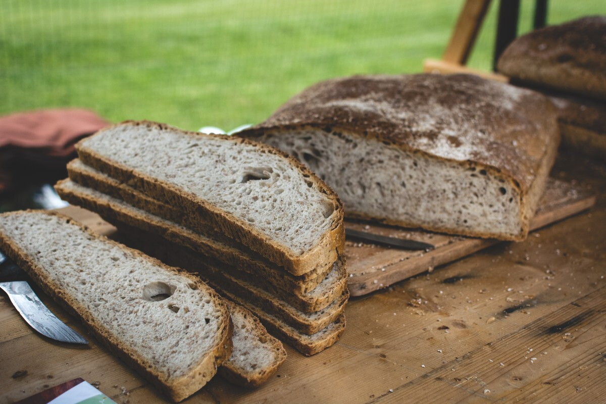 El motivo nutricional por el que el pan de centeno supera al integral como la opción más saludable