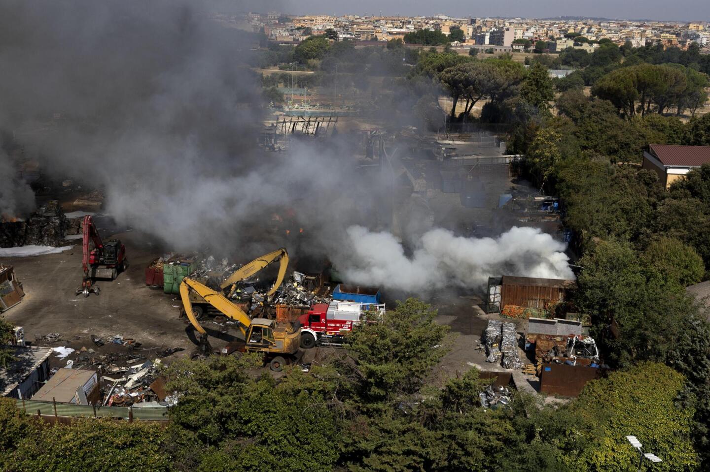 Vista aérea de la zona de Roma en la que había una estación de servicio que explotó.