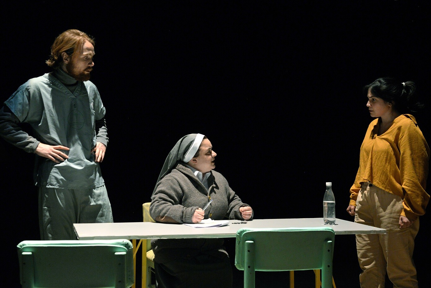 Escena de la obra "El peso del cuerpo", dirigida por Laura Baez