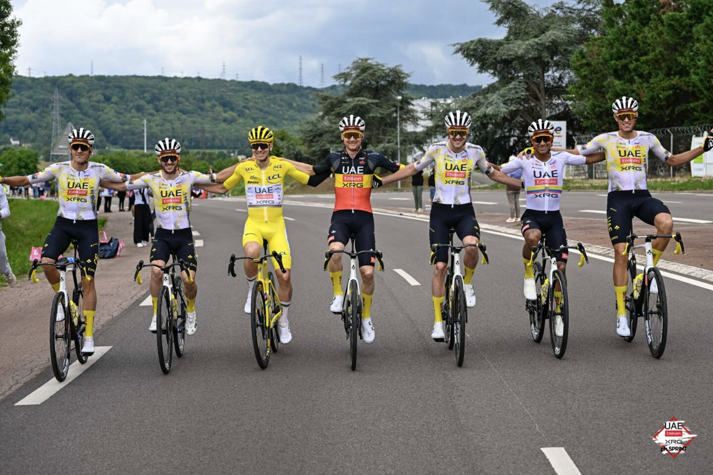 Tadej Pogacar y el UAE Team celebran el Tour de Francia 2025