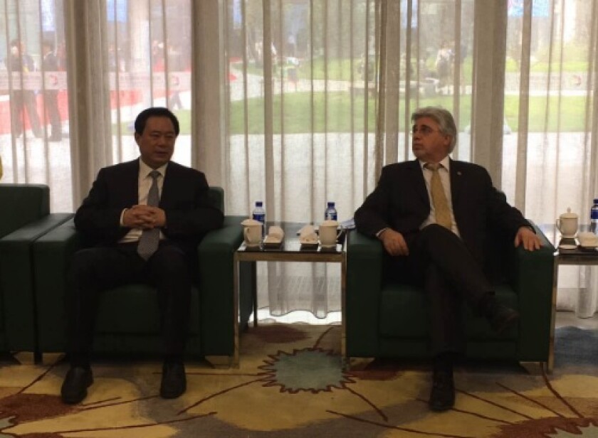 Ministro Tabaré Aguerre con el vicegobernador de la Provincia de Hebei. Foto: MGAP