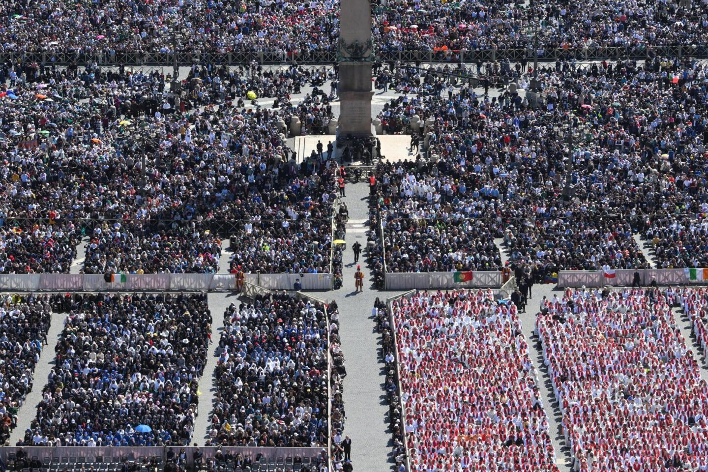 Ascienden a 250.000 los asistentes al funeral del papa Francisco