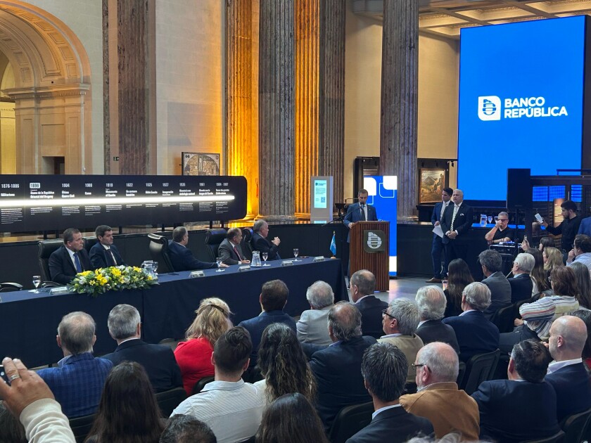 Álvaro García asumió como presidente del BROU