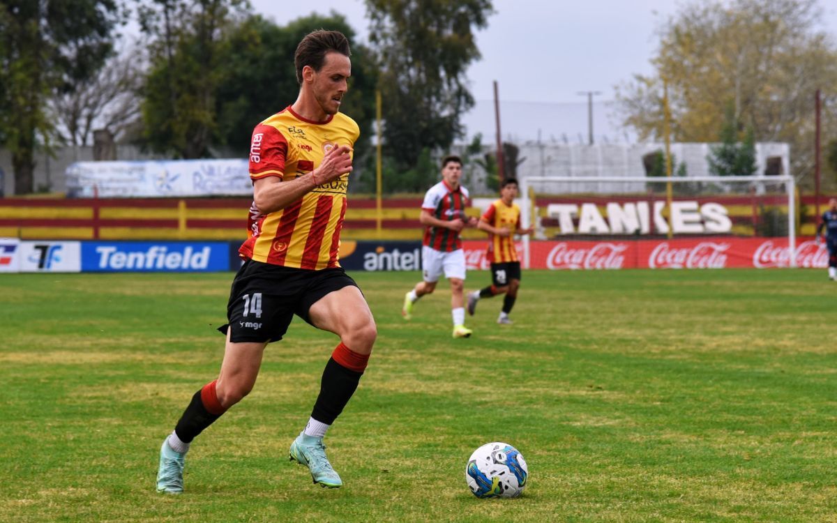 Mateo Aramburu en el partido entre Progreso y Deportivo Maldonado.