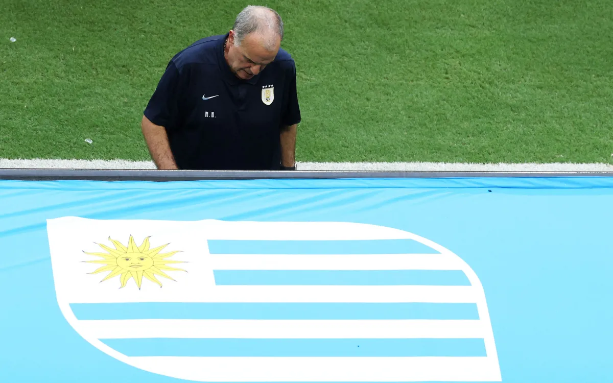 Bielsa respondió incrédulo a las críticas por sus fotos del Mundial: "No soy un modelo, ¿todo hay que explicar?"