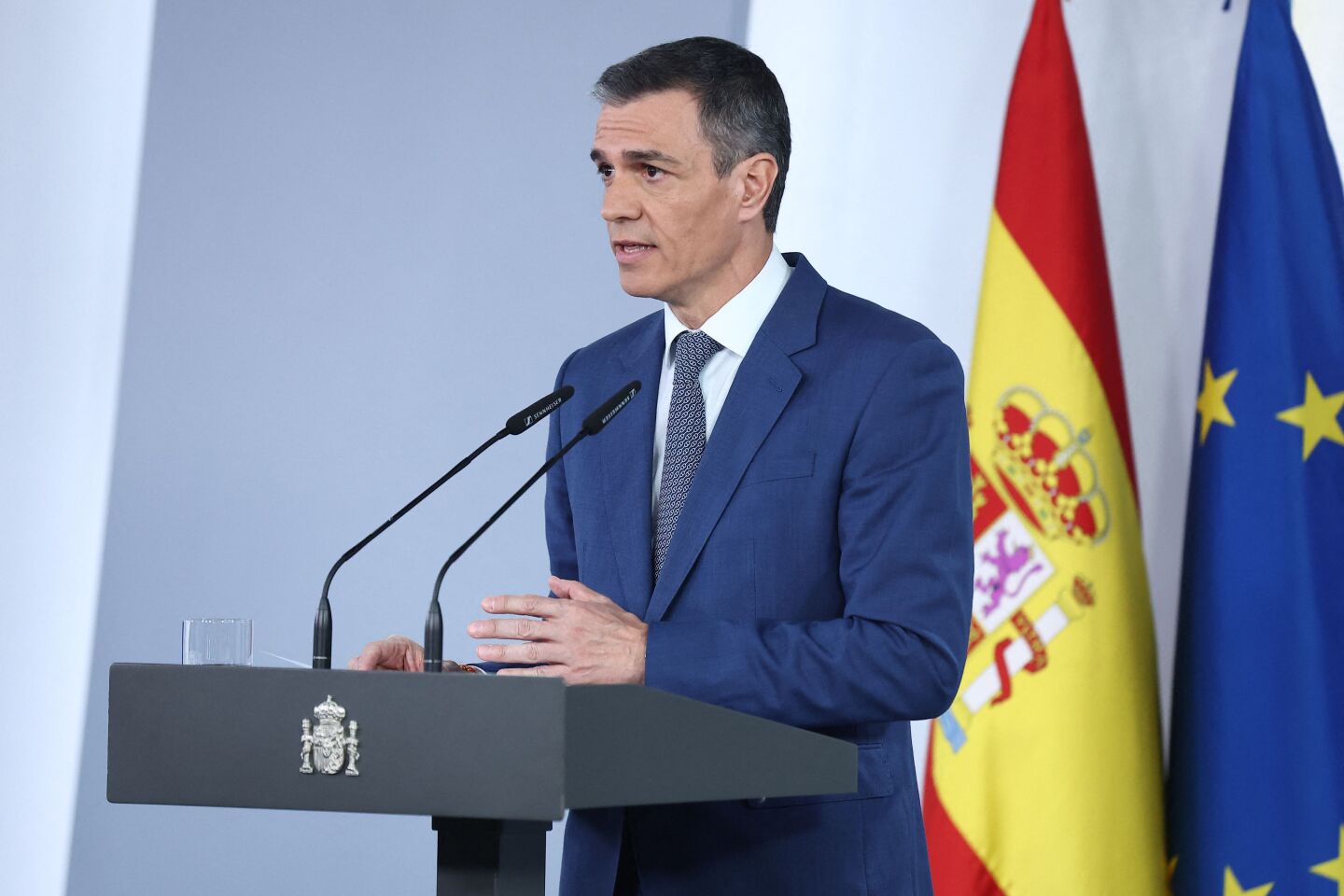 El primer ministro Pedro Sánchez habla sobre el corte de energía masivo que afecta a toda la península Ibérica.